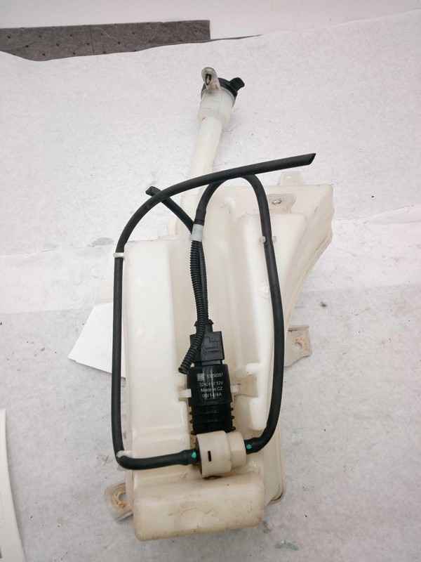 2014 Buick Encore Washer Fluid Reservoir OEM 1.4L Black 13250357,95182248