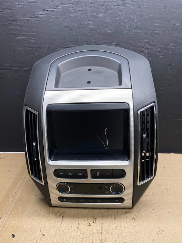 2007 - 2010 Ford Edge Heater Climate Control Radio Control Dash Bezel AB5695 DG