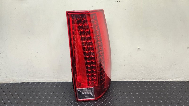 07-14 Cadillac Escalade Right Passenger Tail Light Lamp OEM 22884388