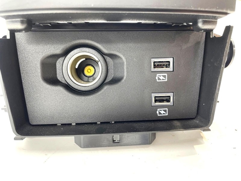2020 Lincoln Continental Usb Dual Port With 12v Socket & Module Housing & Cover