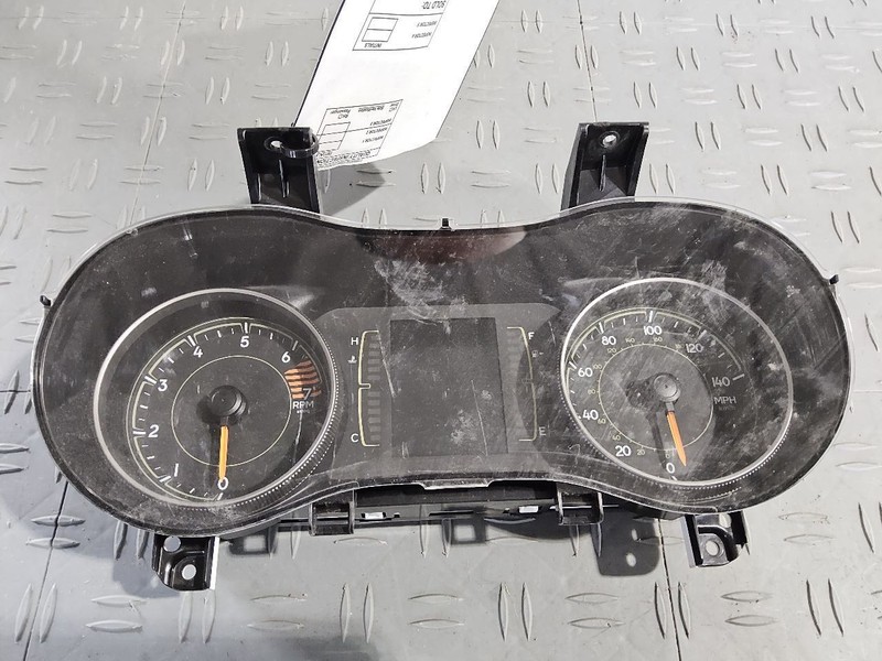 2017-2018 Jeep Cherokee Speedometer Instrument Cluster 140 MPH 2.4L 3.5in Screen