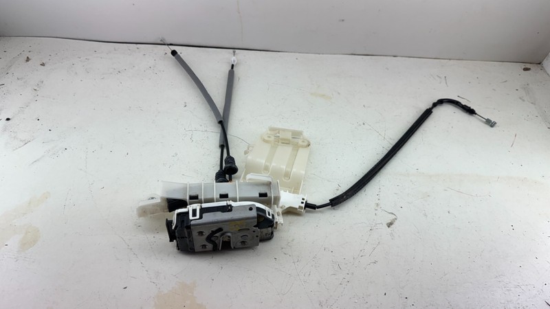 2015–2018 Jeep Renegade Front Right Door Lock Actuator OEM 52071194