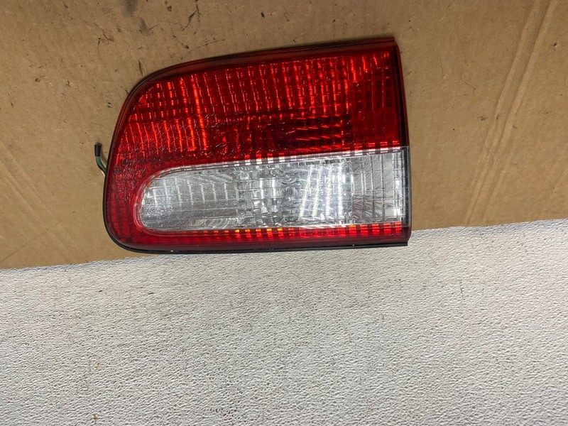 2001 - 2003 Toyota Sienna Right Passenger Rh Side Inner Tail Light OEM AD2787 LK