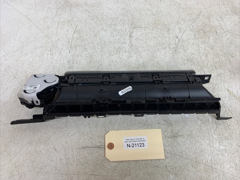 ⚡️24-25 TESLA Y Dashboard Right Heater Ac Air Vent Duct 1083325-00-G 21123 B83