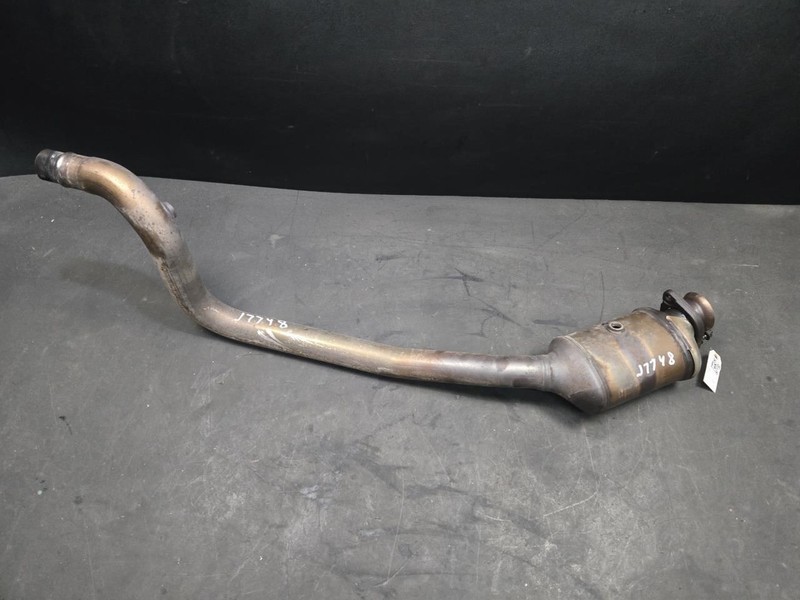 Front Left Exhaust Pipe 2018 Land Rover Range Rover Velar LR092873 2019 2020