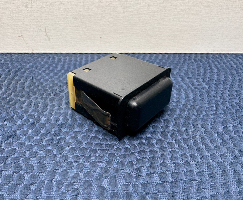 82–88 BMW E28 E30 318i 325e 528e Early Model 2 Prong Fog Light Switch Button OEM