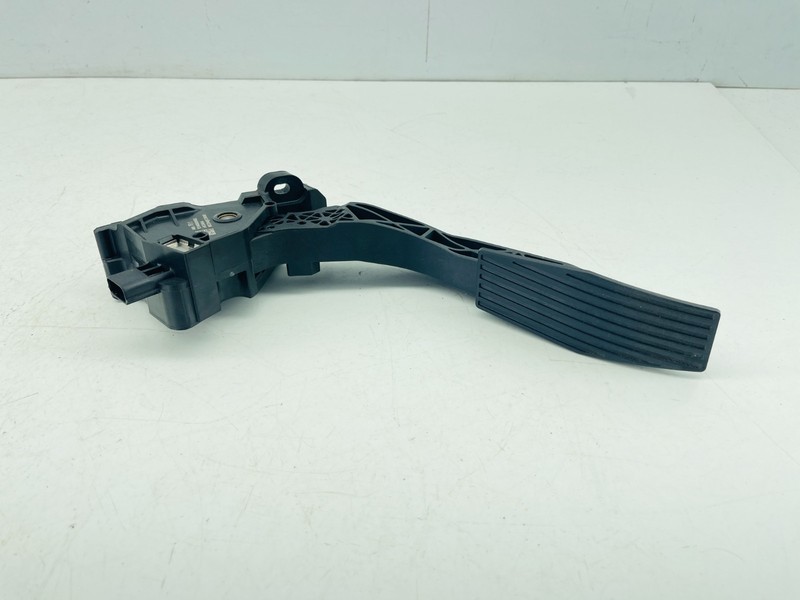 2018-2020 BUICK REGAL OEM Accelerator Gas Pedal Assembly 84657611 60K