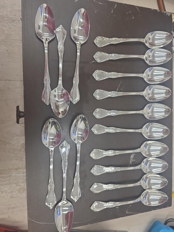 16Oneida Community Fredericksburg Silverplate 1968 TeaspoonsLot NICE