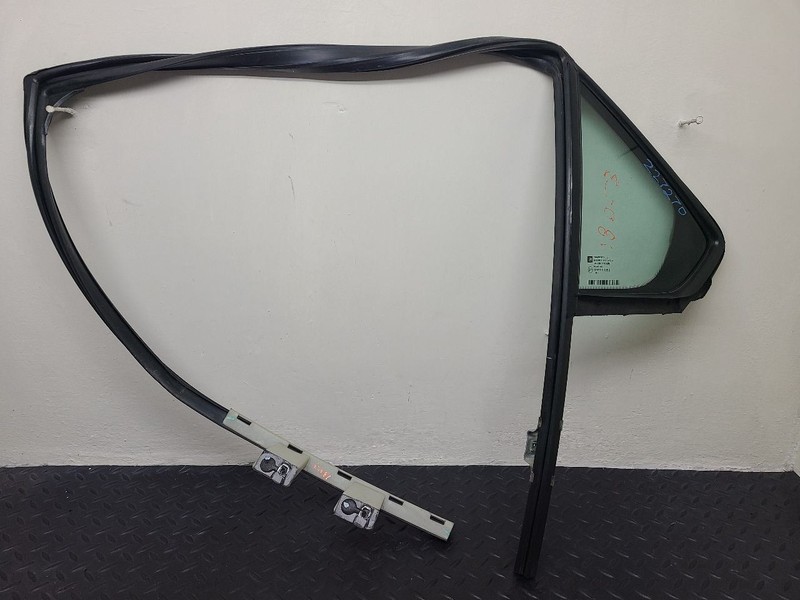 10-17 Chevrolet Equinox Rear Left Driver Door Vent Glass Window OEM 22810018
