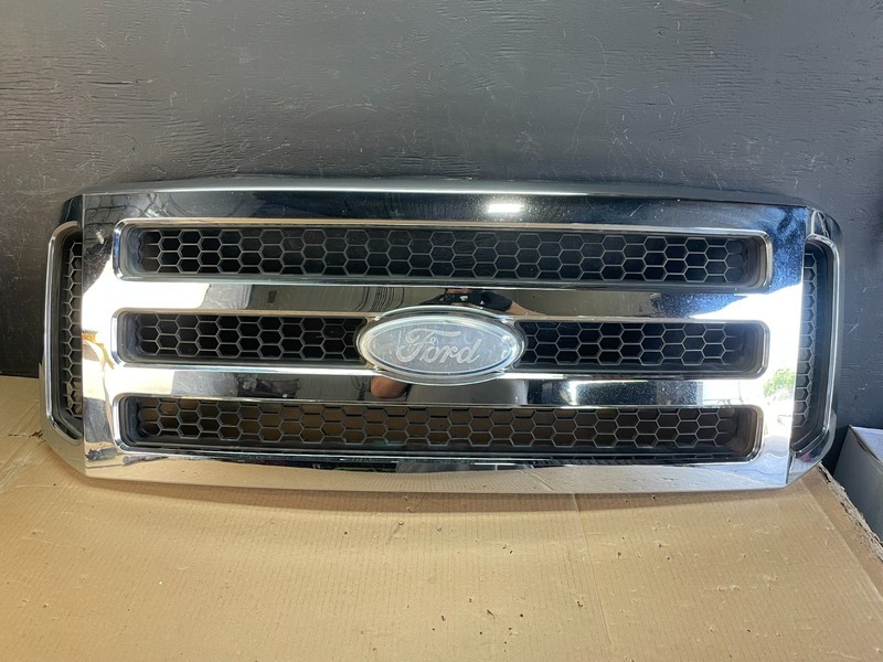2005 - 2007 Ford Super Duty F250 Front Upper Grill Grille Aftermarket AE3595DG
