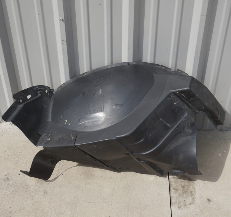 2013 - 2017 Buick Enclave Front Right Fender Liner Splash Shield Portion OEM