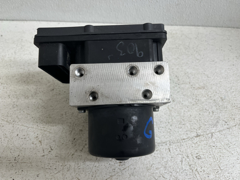 2007 Nissan Frontier LE 4 Door 2x4 4.0 Auto Short Bed ABS Brake Pump Module