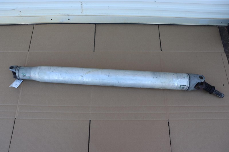 2015-2017 CADILLAC ESCALADE RWD REAR DRIVESHAFT CARDAN 8-SPEED TRANSMISSION OEM