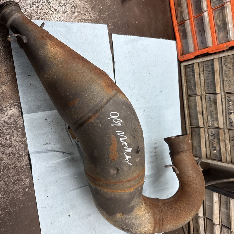 1999 Yamaha Moutain Max 600 Snowmobile Exhaust Pipe Expansion Chamber