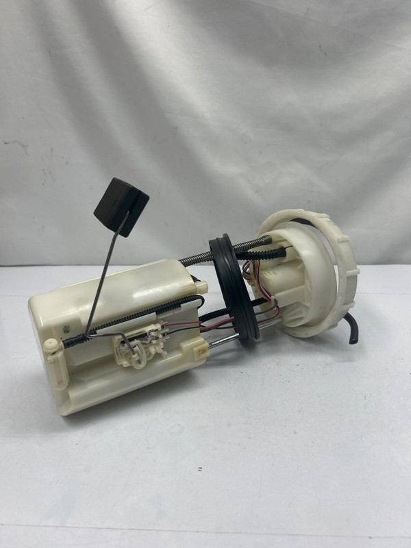 2007 2008 2009 Toyota FJ Cruiser fuel pump assembly