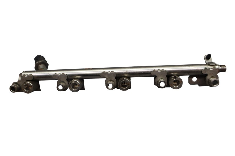 12-17 Land Rover Range Rover Evoque Fuel Injector Rail Line EU3E9F797BA OEM