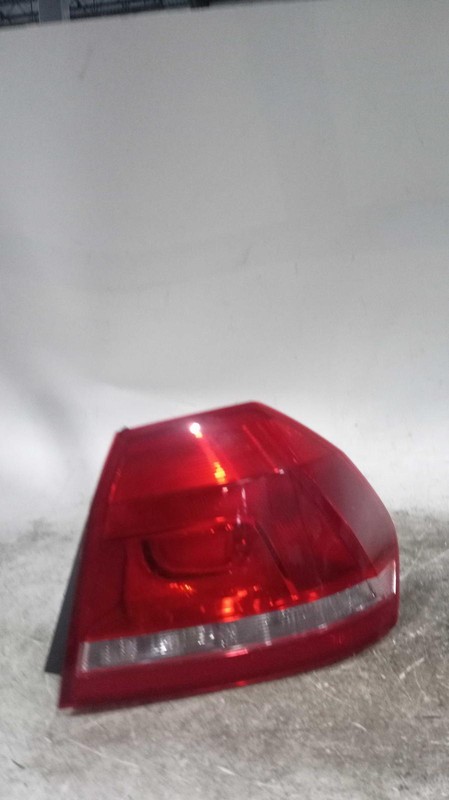 2015 Volkswagen Passat Right Tail Light Assembly OEM Used 453490 135K Miles