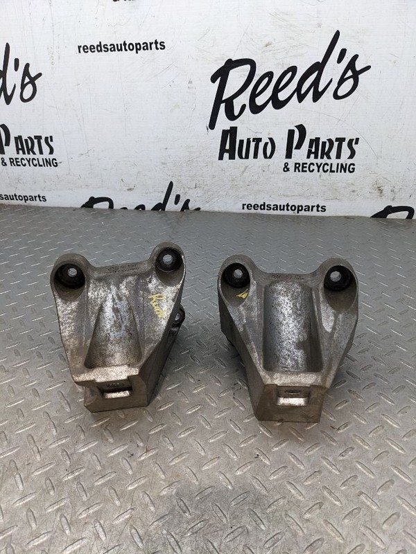 10-15 Camaro SS 6.2L Engine Pair Driver LH Passenger RH Motor Mounts OEM 1182812