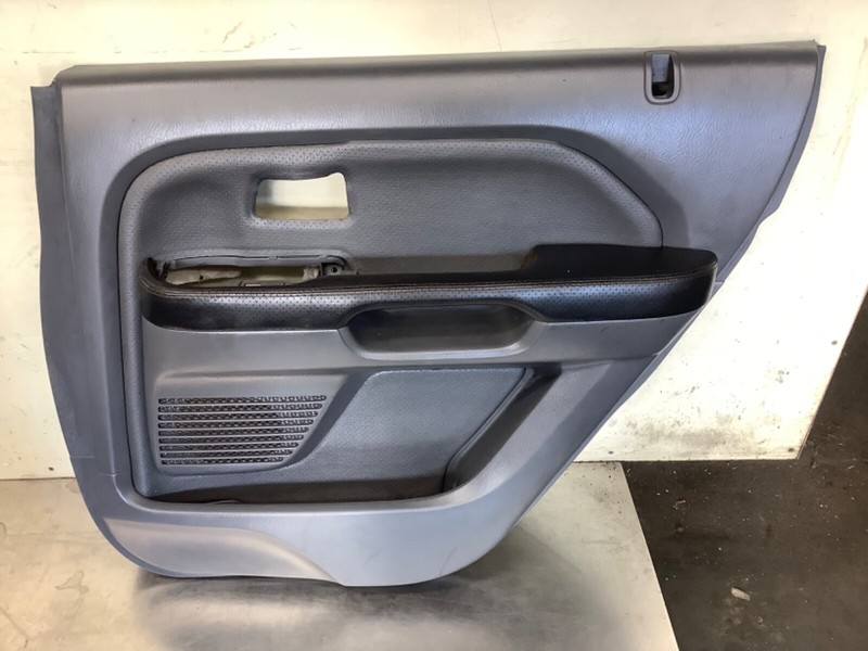 03-05 Pilot Right Passenger side rear door trim panel gray w leather Used OEM