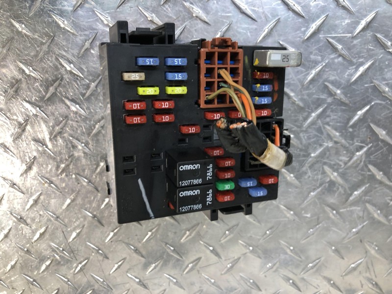Interior Cabin Fuse Box 6.0L PN:15058033 OEM 2004 Cadillac Escalade