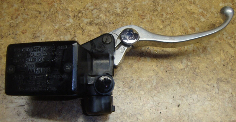 2001 Yamaha FZS1 FZ1 FZ 1 FZS1000 1000 Fazer Right Brake Lever Master Cylinder