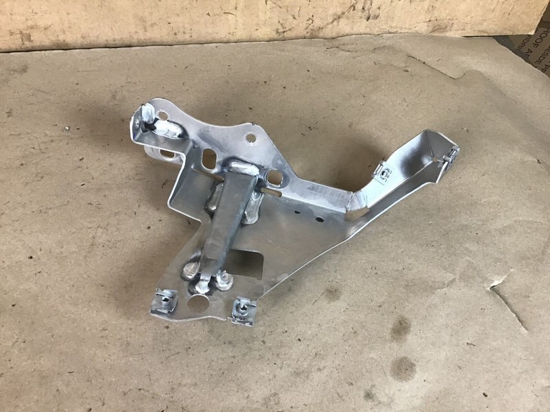 Audi R8 2011 Front Left Driver Bracket Mount Support 08-12 :O