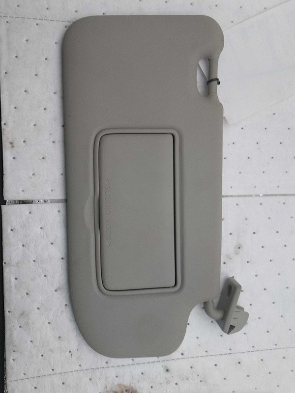 Used Right Sun Visor fits: 2021 Nissan Rogue sport w/illumination w/o sunroof Ri