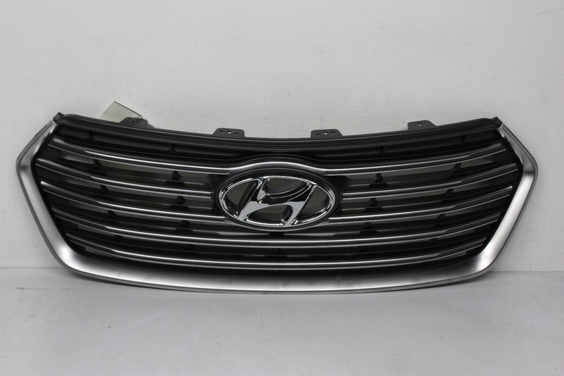 OEM Hyundai Santa Fe (Korea built) Grille 86350-B8BA0 Scratches