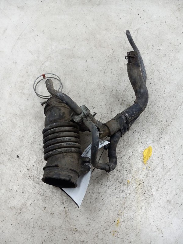 13 TOYOTA YARIS L AIR TUBE RESONATOR 1.5L