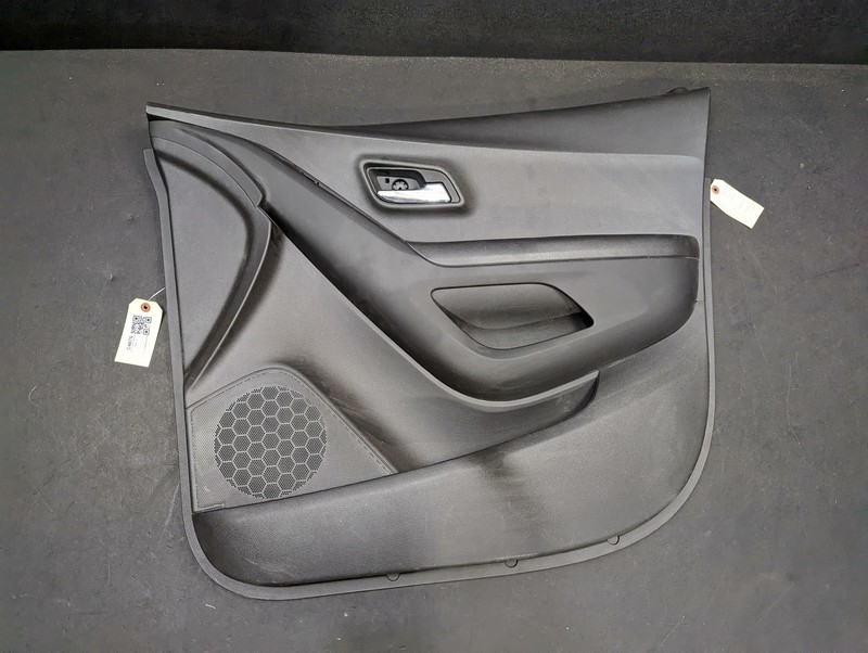 Front Right Passenger Door Trim Panel 2017 Chevrolet Trax 42428118 2018-2020