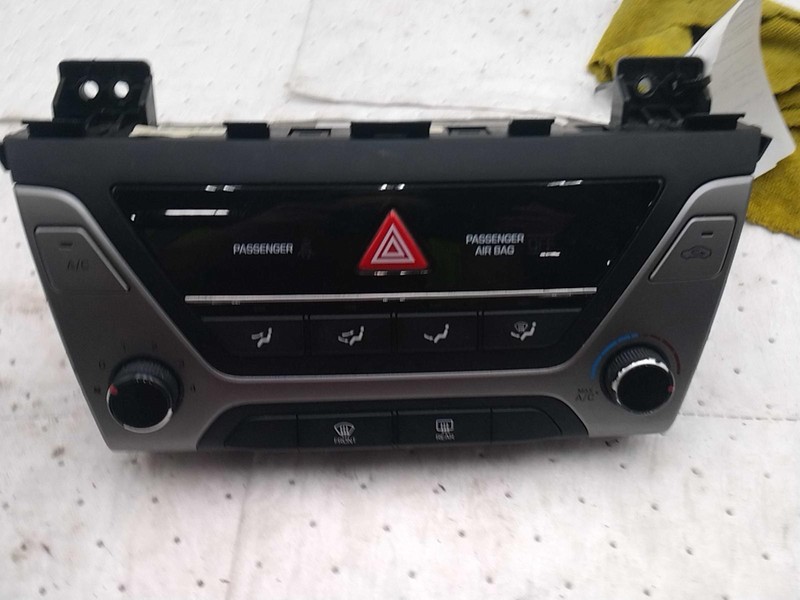 Used A/C Selector Switch fits: 2017 Hyundai Elantra Sedan manual temperature con