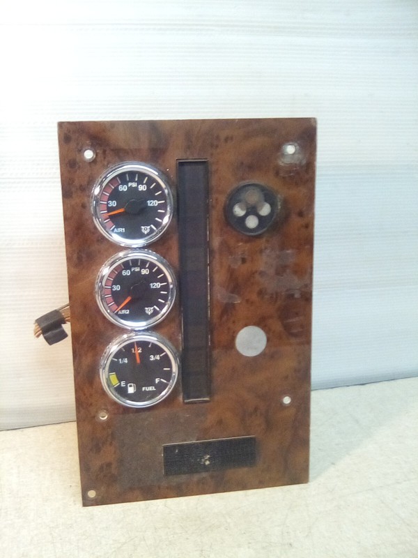 International 9200 Gauge Panel 3592579C91