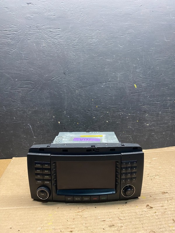 2006-2009 Mercedes W251 R350 Head Command Navigation Radio 6 CD Player j9493 DG