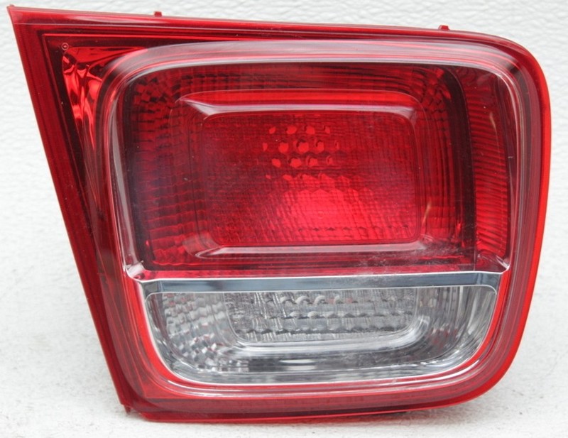 OEM Chevrolet Malibu Left Driver Side Halogen Tail Lamp 22907311 Lens Chip