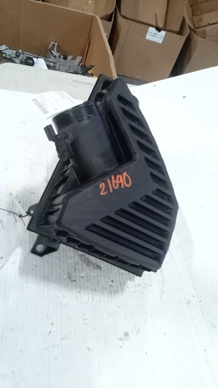 2021 Chevrolet Blazer Air Cleaner Assembly OEM 85133682 Used 96K Miles