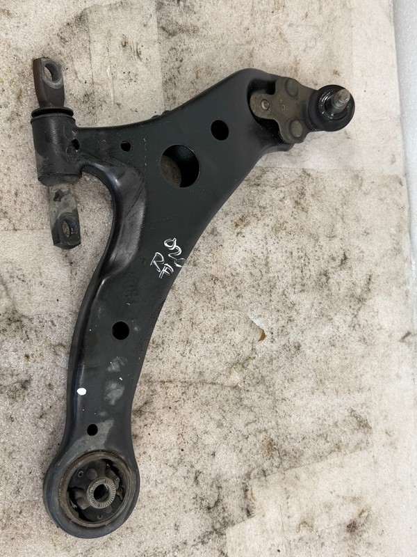 2004 2006 LEXUS ES330 PASSENGER SIDE FRONT LOWER CONTROL ARM OEM 112K MILES