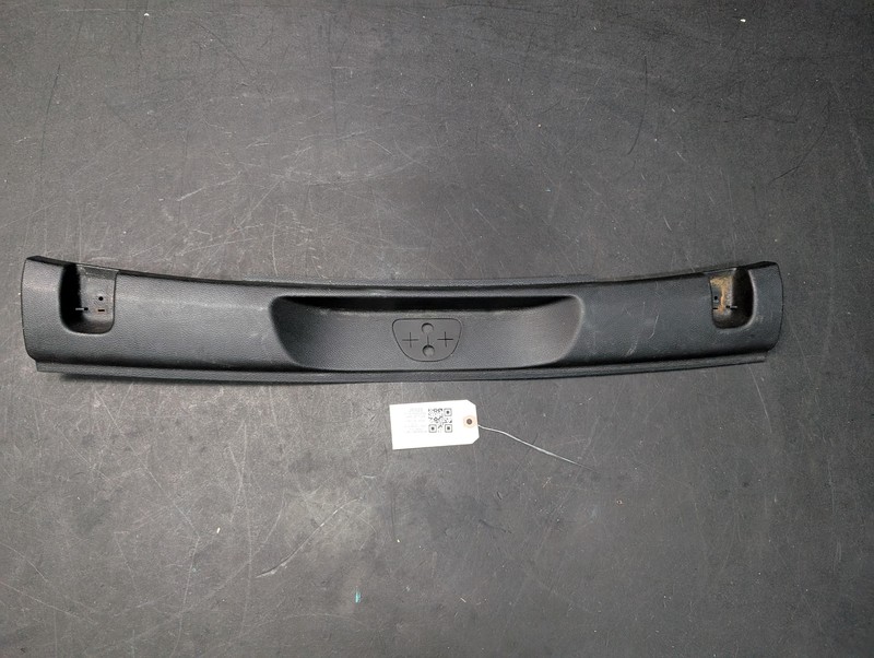 Rear Trunk End Sill Scuff Plate 2017 Jeep Cherokee 1UD14DX9AB 2014 2015 - 2018