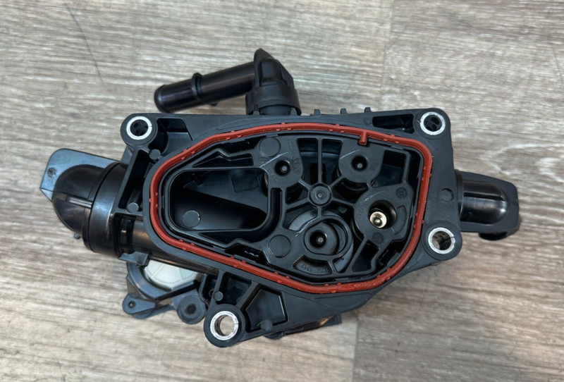 2022-23 HYUNDAI KONA / 2021-23 ELANTRA THERMOSTAT HOUSING ASSY OEM 25600-2J100