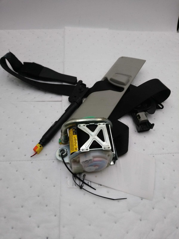 2015 Buick Encore OEM Silver Seat Belt 84000 Miles Genuine Used Part