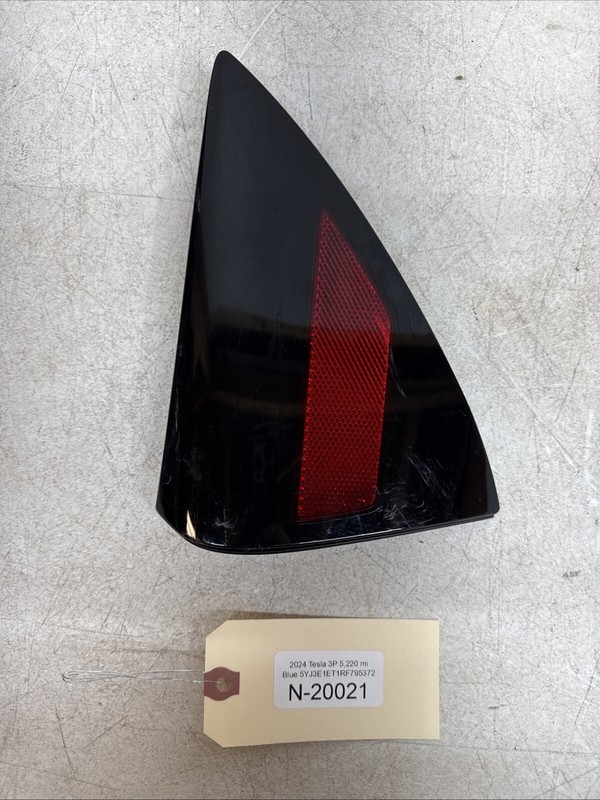 ⚡️24-25 TESLA MODEL 3 REFLECTOR COVER LIGHT RIGHT 1715105-30-A 20021 B160