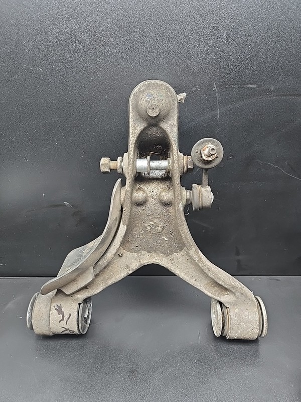 04-08 Maserati M139 Quattroporte Front Right Passenger Lower Control Arm 3206581