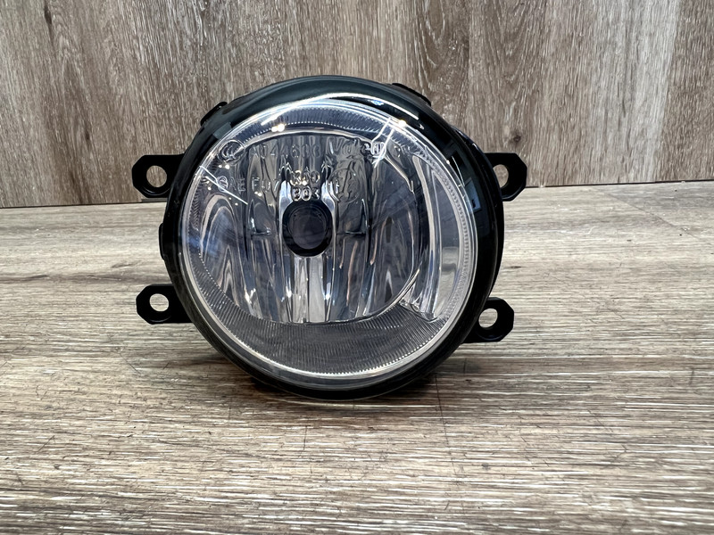 2011-2013 LEXUS IS 350RHFOG LIGHT ASSY OEM PART# 81210-0W050