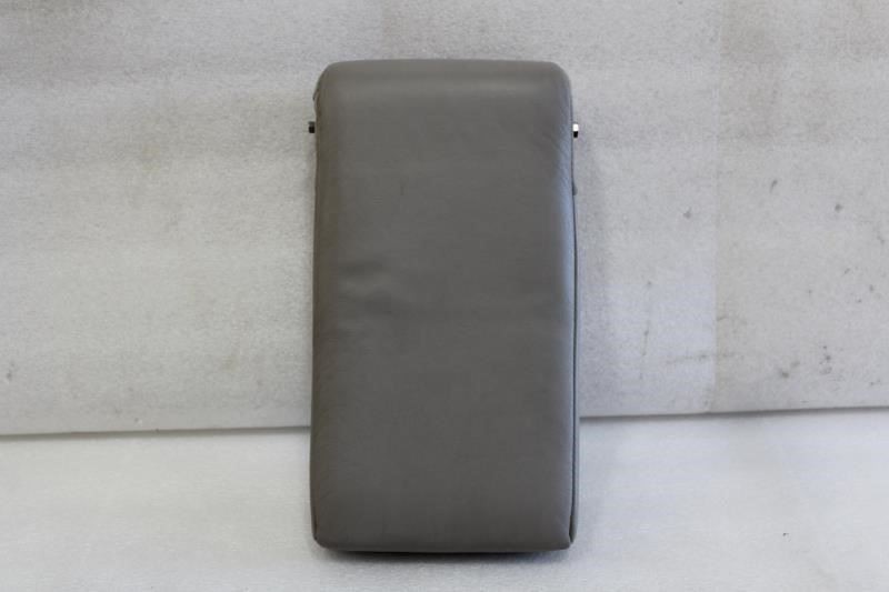 2001 2002 2003 2004 2005 2006 2007 TOYOTA SEQUOIA REAR SEAT CONSOLE ARM REST