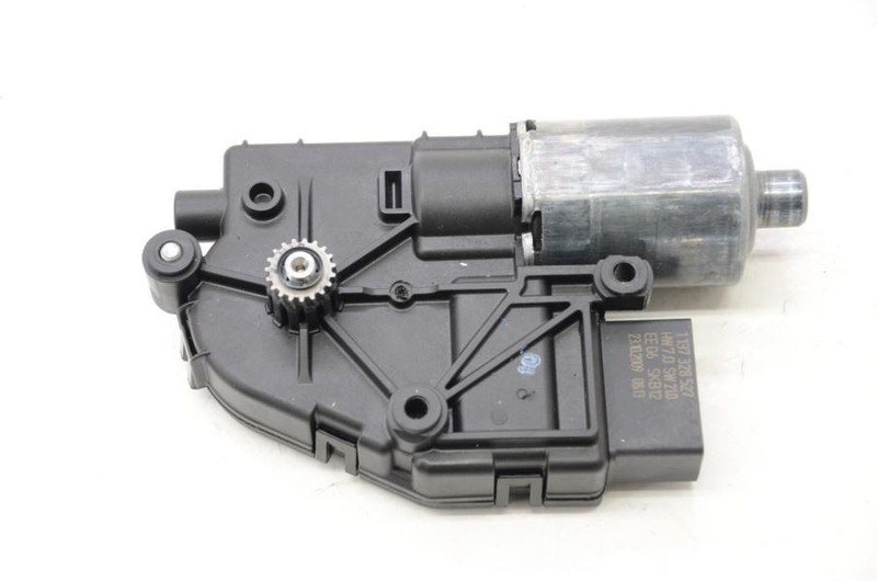 2010-2016 Porsche Panamera 970 4.8L Sun Roof Motor 0390200076
