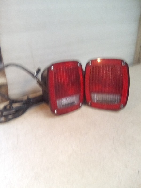 Lot Of 2 Grote 5371-76 Tail Light With 2 Harness A66-08492-024