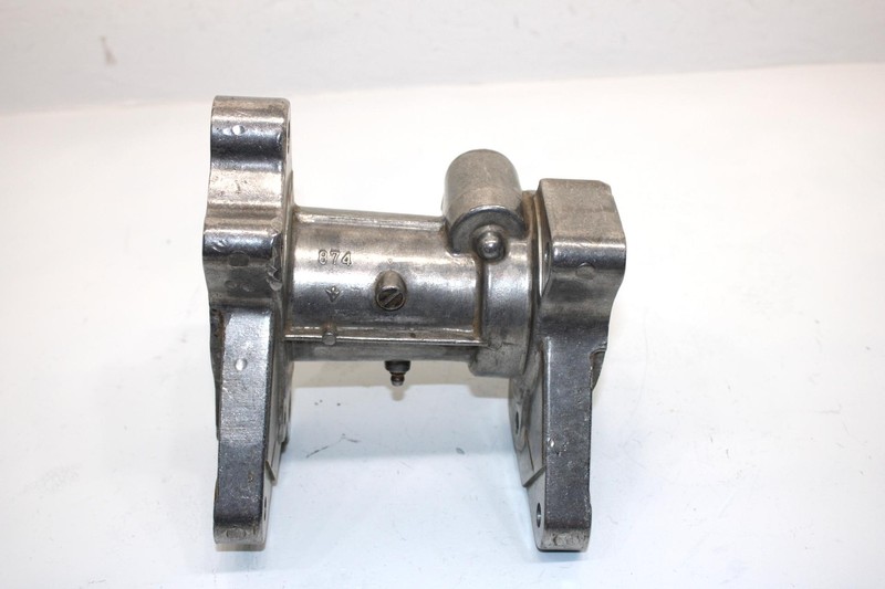 85 Suzuki Quadrunner 250 Lt250efOem Rear Axle Housing 64720-24501 AS14