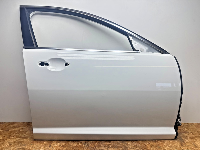 09-15 Jaguar X250 XF XFR Front Right Passenger Side Door Assembly White OEM