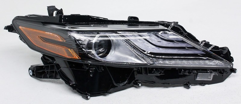 OEM Toyota Camry XSE Right Passenger Side LED Headlamp 81110-06D80 Missing Tabs
