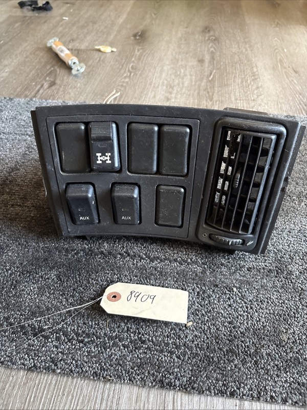 Volvo VNL 20911930 Air Vent WITH SWITCHES