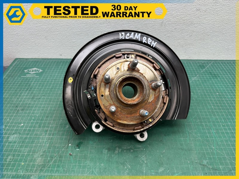 17-24 Chevrolet Camaro SS REAR RIGHT SPINDLE KNUCKLE With WHEEL HUB OEM